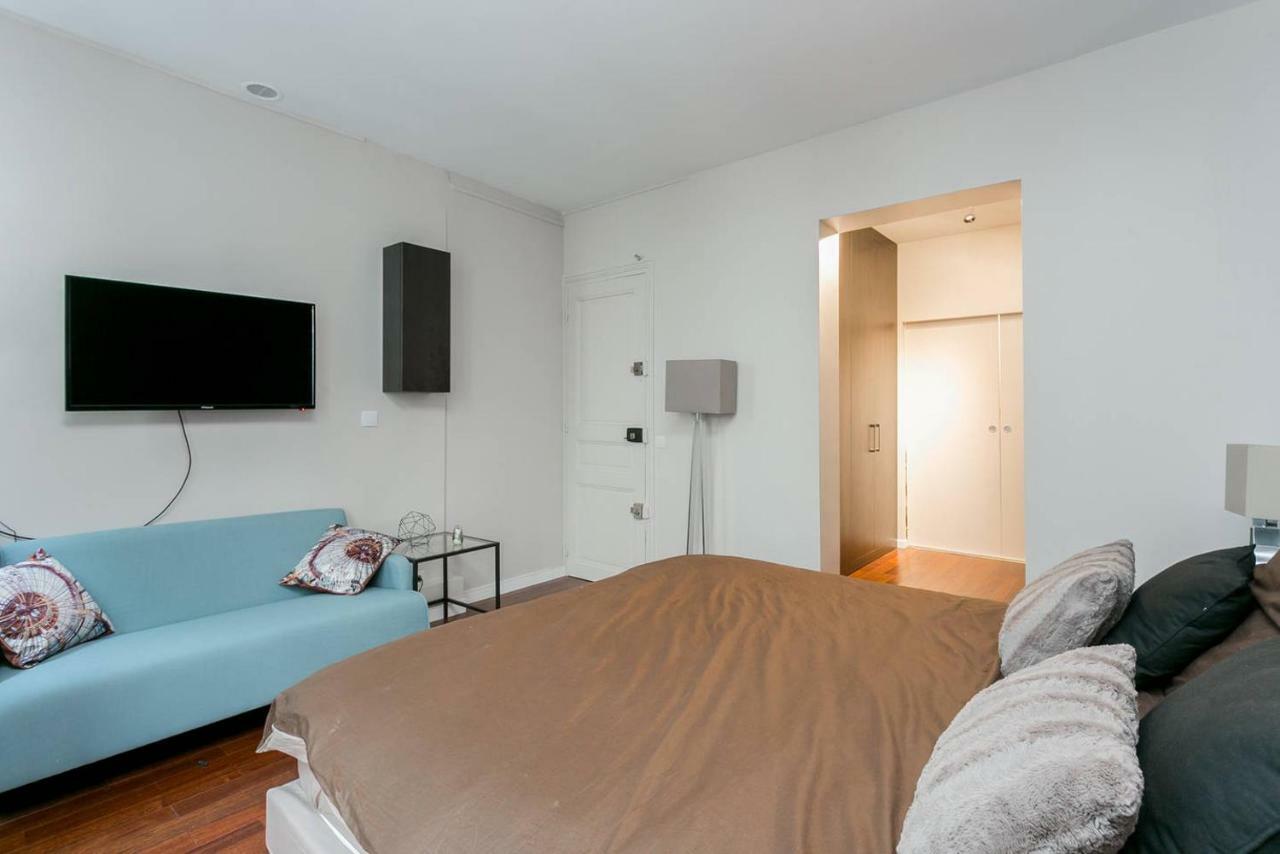 Appartement Studio Tour Eiffel et Champs-Elysees  à Paris Extérieur photo