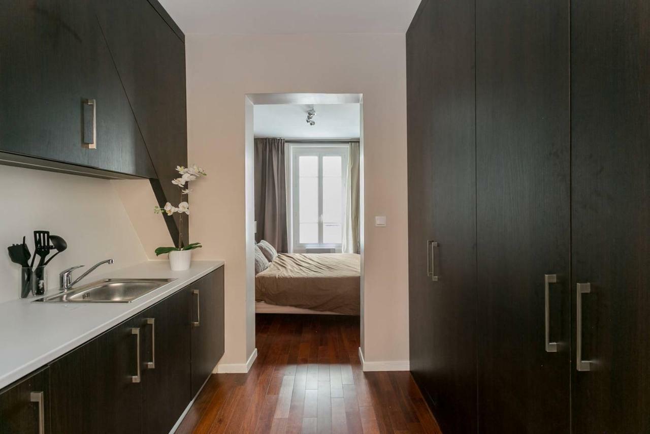 Appartement Studio Tour Eiffel et Champs-Elysees  à Paris Extérieur photo