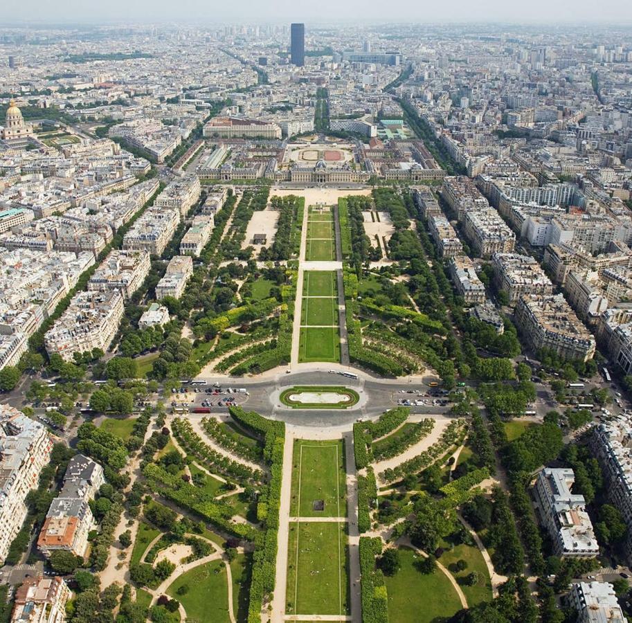 Appartement Studio Tour Eiffel et Champs-Elysees  à Paris Extérieur photo