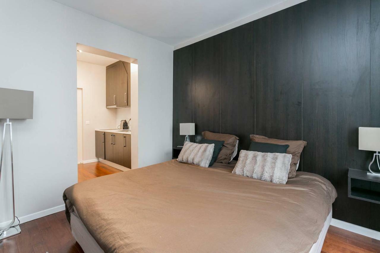 Appartement Studio Tour Eiffel et Champs-Elysees  à Paris Extérieur photo